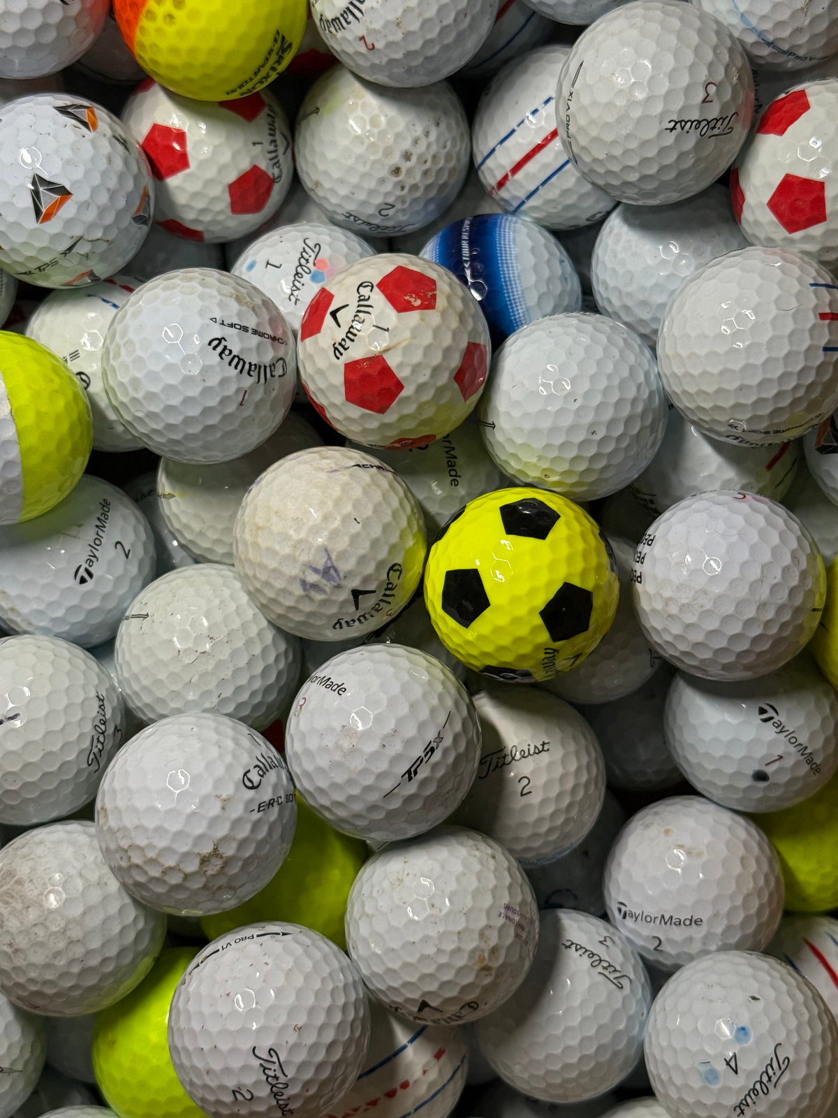 Tray of B and C grade mixed premium golf balls